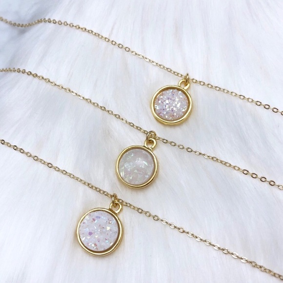 SOLD OUT - 🎉3xHP🎉 White Druzy Necklace - Picture 2 of 8